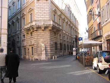 strada Roma statua Pasquino
