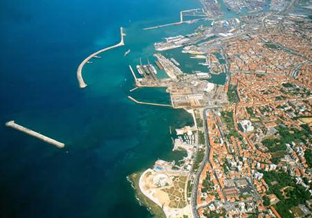 foto-Panoramica porto di Livorno